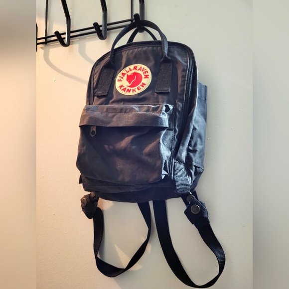 Fjallraven Kanken Mini bag - Picture 1 of 3
